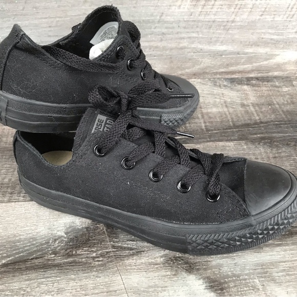 NWOT Converse Chuck Taylor All Star Lo Sneaker - Youth size 1 - Picture 5 of 6